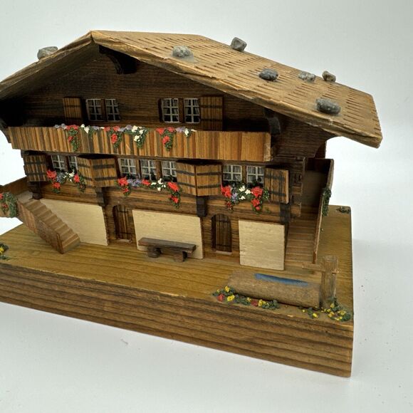 VTG Cuendet SWITZERLAND MUSICAL BOX SHALET “Love Story 7.25"x4.75"‎ WOOD - Picture 5 of 14